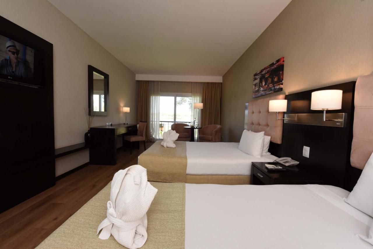 Howard Johnson & Convention Center Hotel 4*
