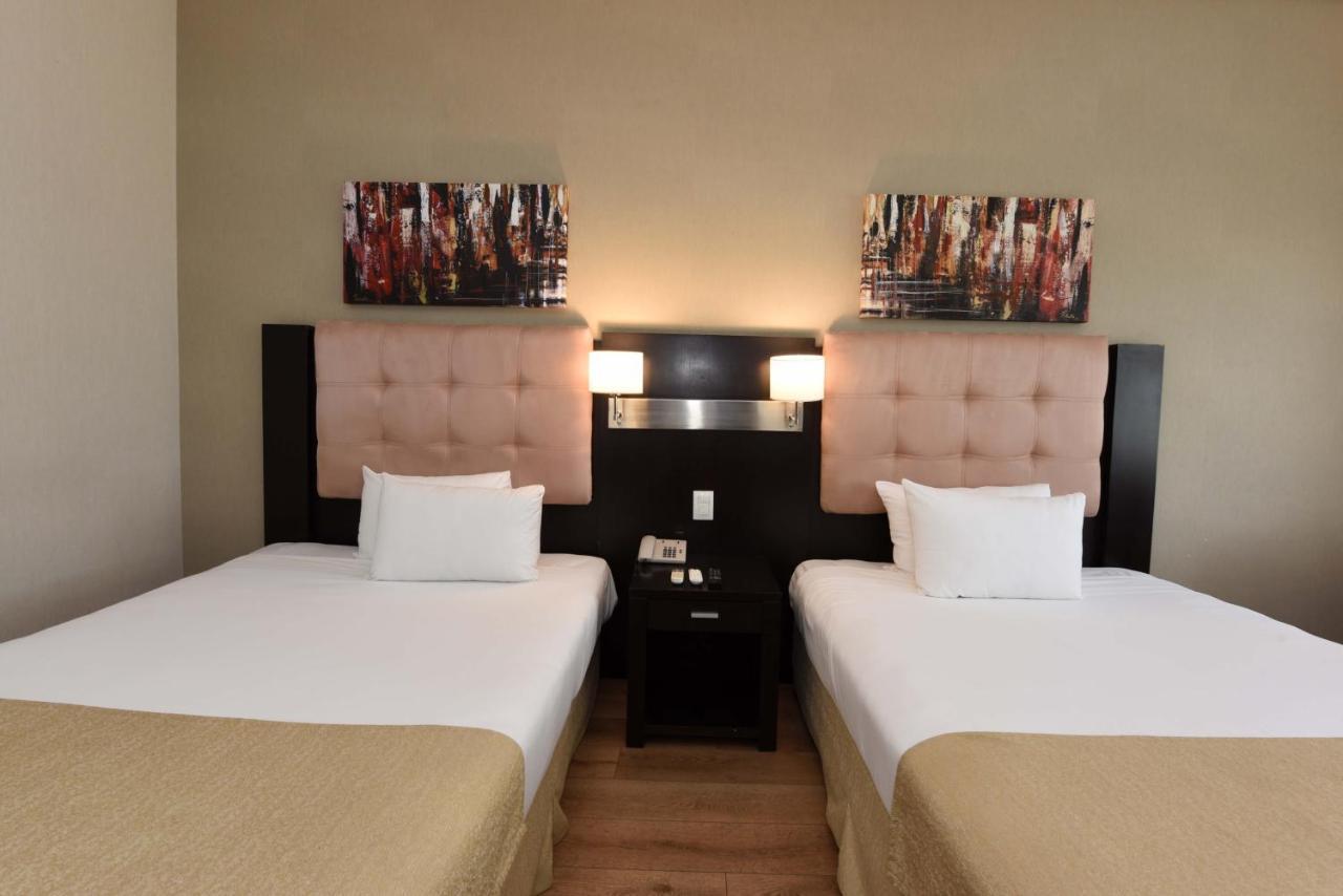 Howard Johnson & Convention Center Hotel 4*